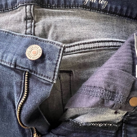 Classic Blue Women's Jeans 7 for all mankind size 26 straight leg J330 - Picture 3 of 9